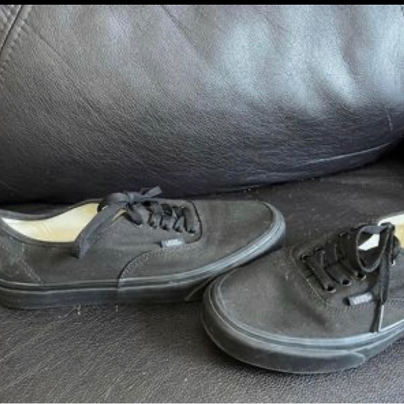 Size 8 men’s vans shoes - Picture 5 of 6